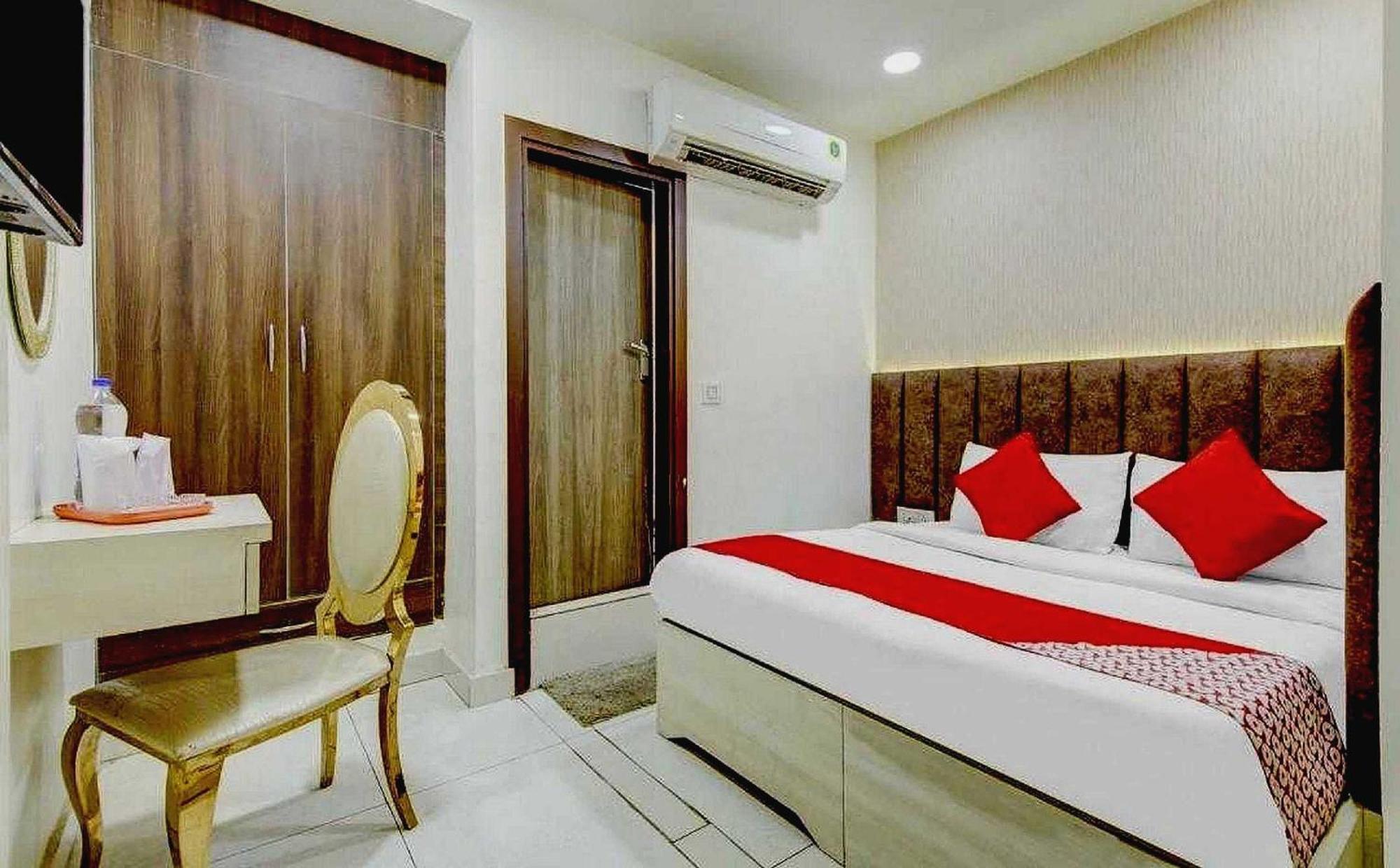Hotel O Metro Near Gurudwara Shri Bangla Sahib New Delhi