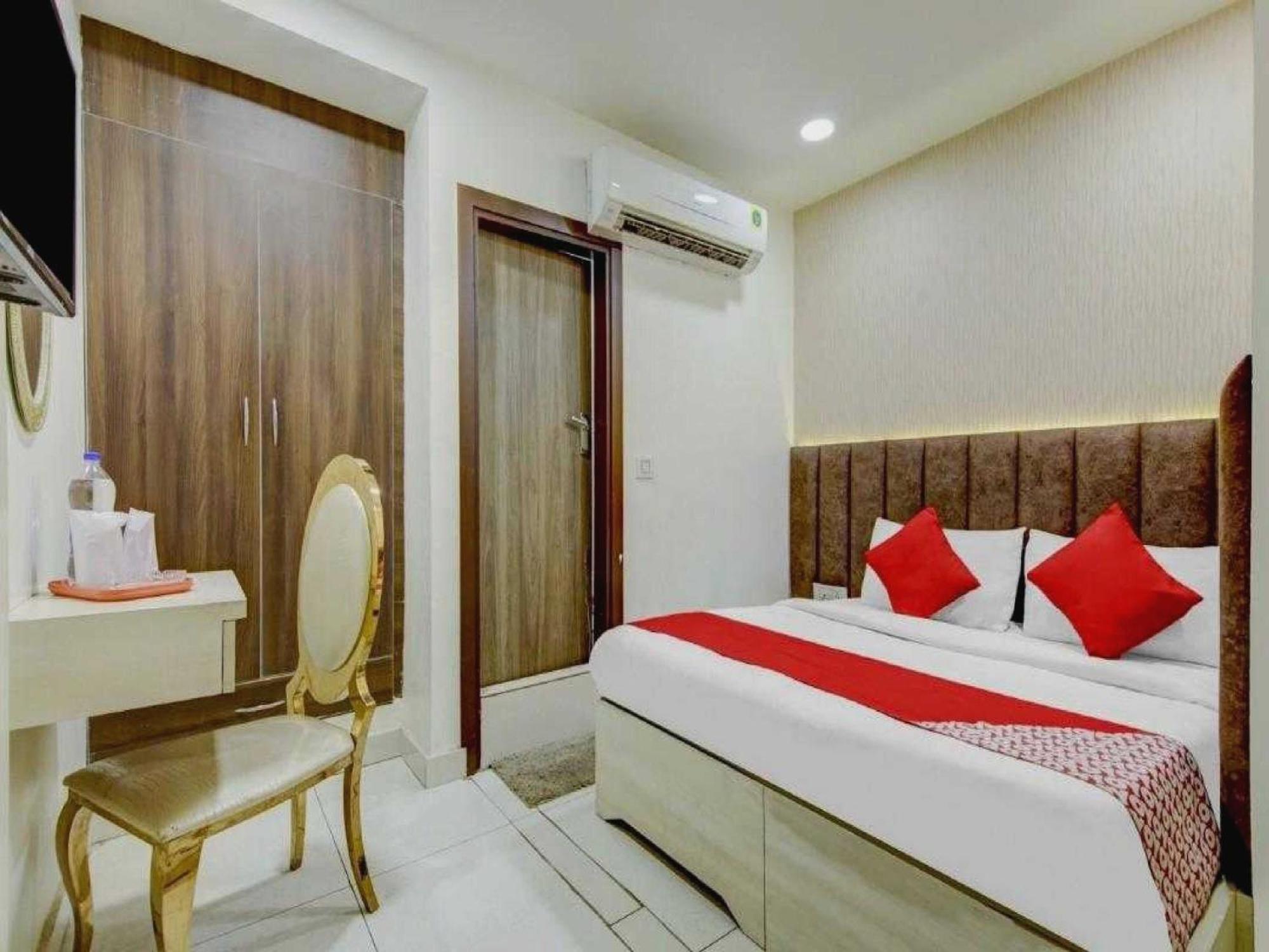 Hotel O Metro Near Gurudwara Shri Bangla Sahib New Delhi